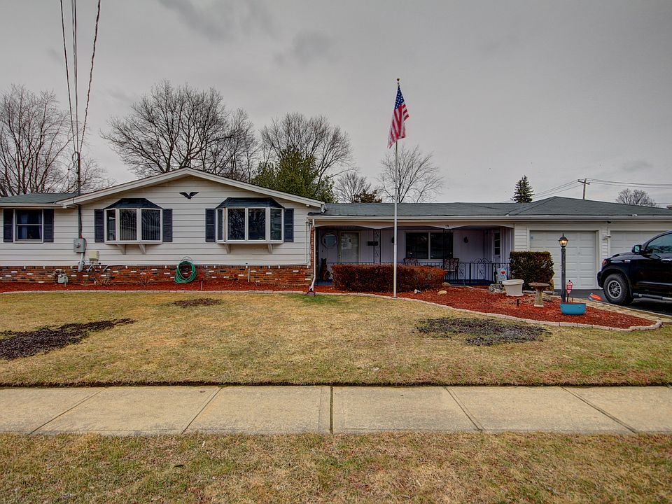 1st image of 19 Sharon Ln