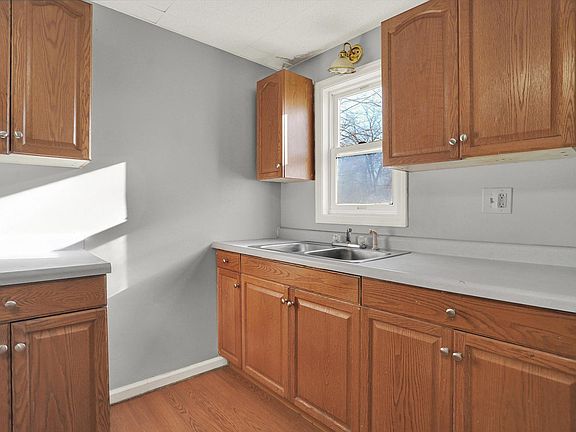 4th image of 421 Wallace Ave