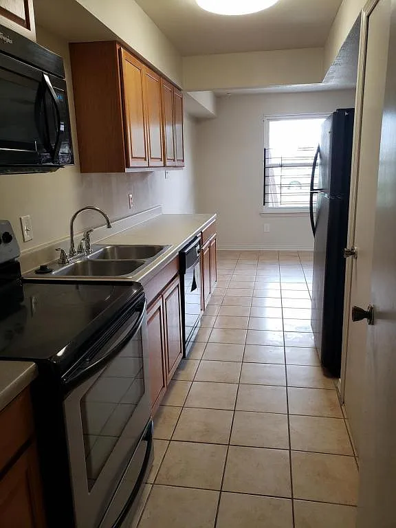 3330-B Seine St — Photo 3