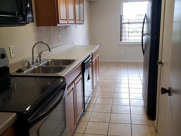 3rd image of 3330B Seine St