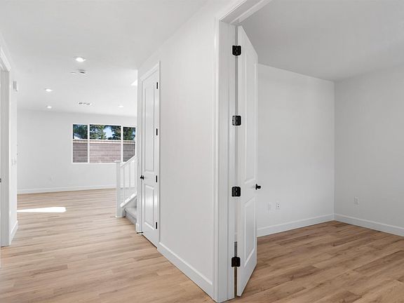 4th image of 834 Turin Avenue