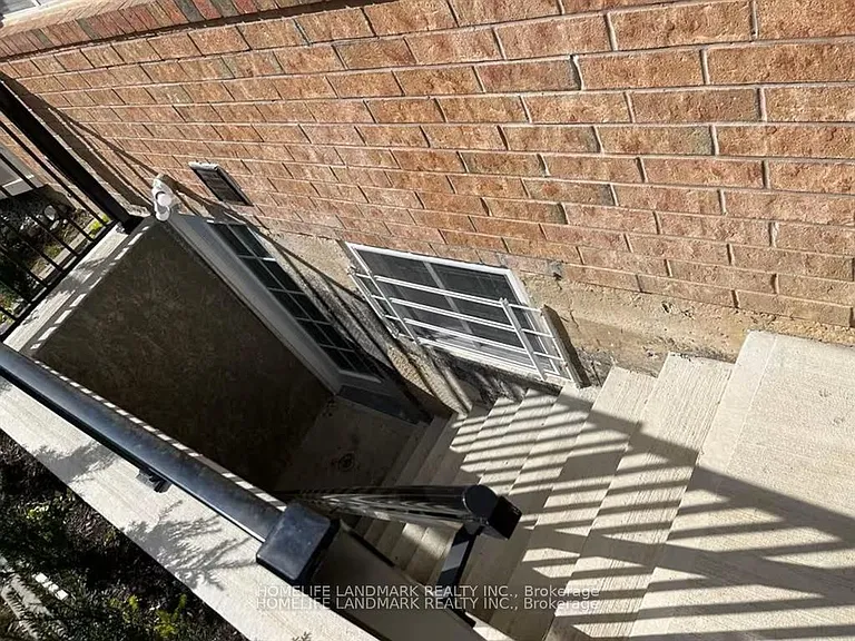 794 Biggar Hts E — Photo 2