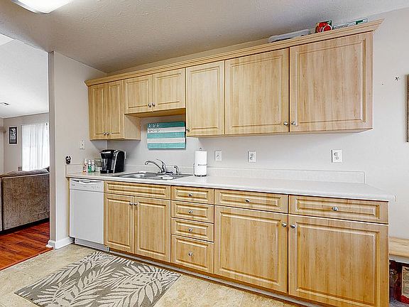 5th image of 1102 Loman Ln