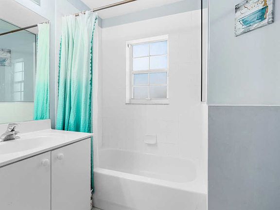 5th image of 224 SW Lake Forest Way