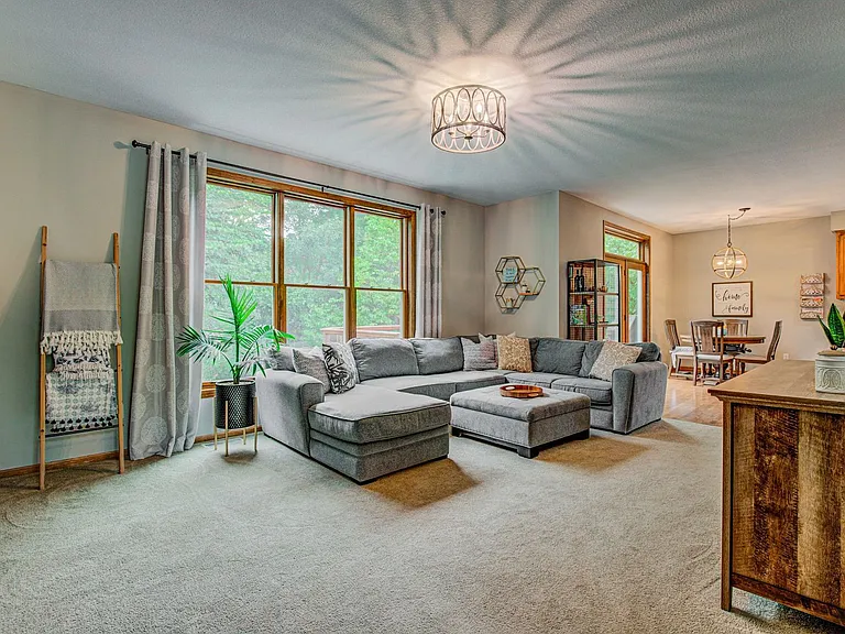 2456 Hunter Dr — Photo 10