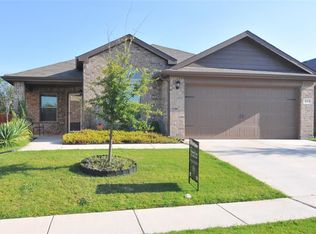 657 Creekview Dr, Azle, TX 76020