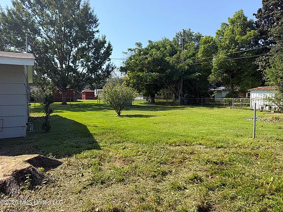3rd image of 1114 Pear St