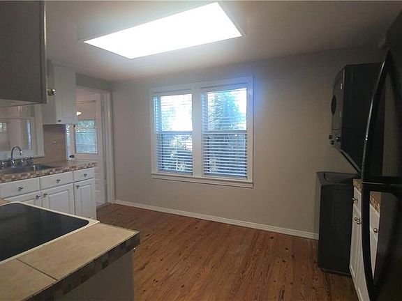 4th image of 316 E Dakin Ave