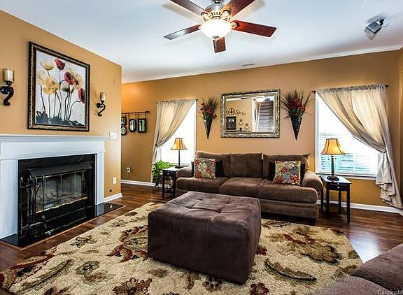 3rd image of 10722 Mountain Springs Dr