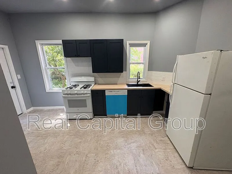 3 bed, 1.0 bath, $1,595 — Photo 3