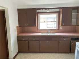 Newly Renovated 3-Bedroom Upper Flat Near Washington Park, Available NOW!