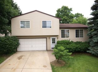 458 Laura Ct, Naperville, IL 60563
