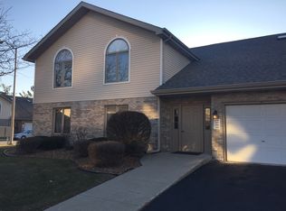 195 Saenz Ln, Joliet, IL 60436