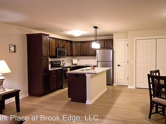 4th image of 548 Campbell Ave #103