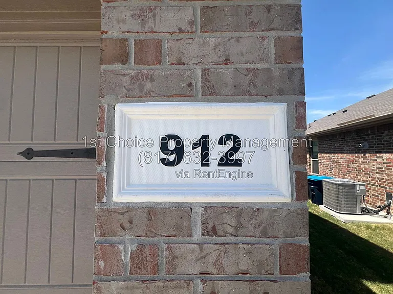 912 Rothville Ln — Photo 32