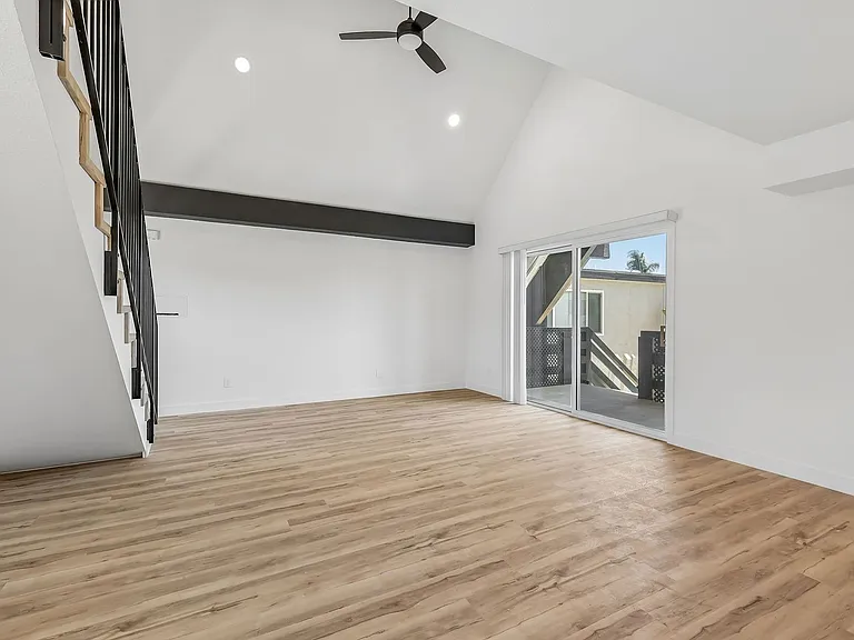 The Crest |NEWLY Renovated Studios, Lofts, 1, 2 & 3 Bedroom Homes Near the Beach — Photo 12