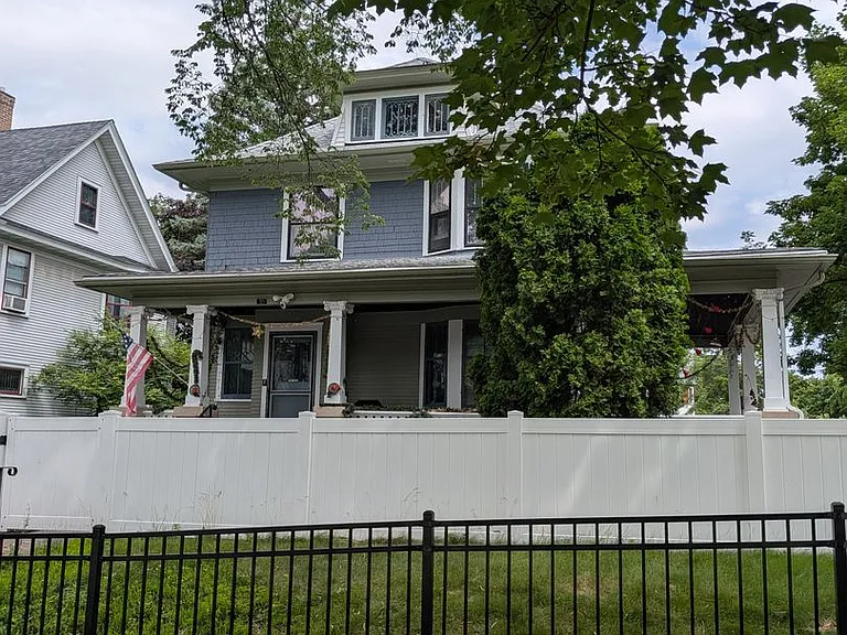 1953 Laurel Ave — Photo 5