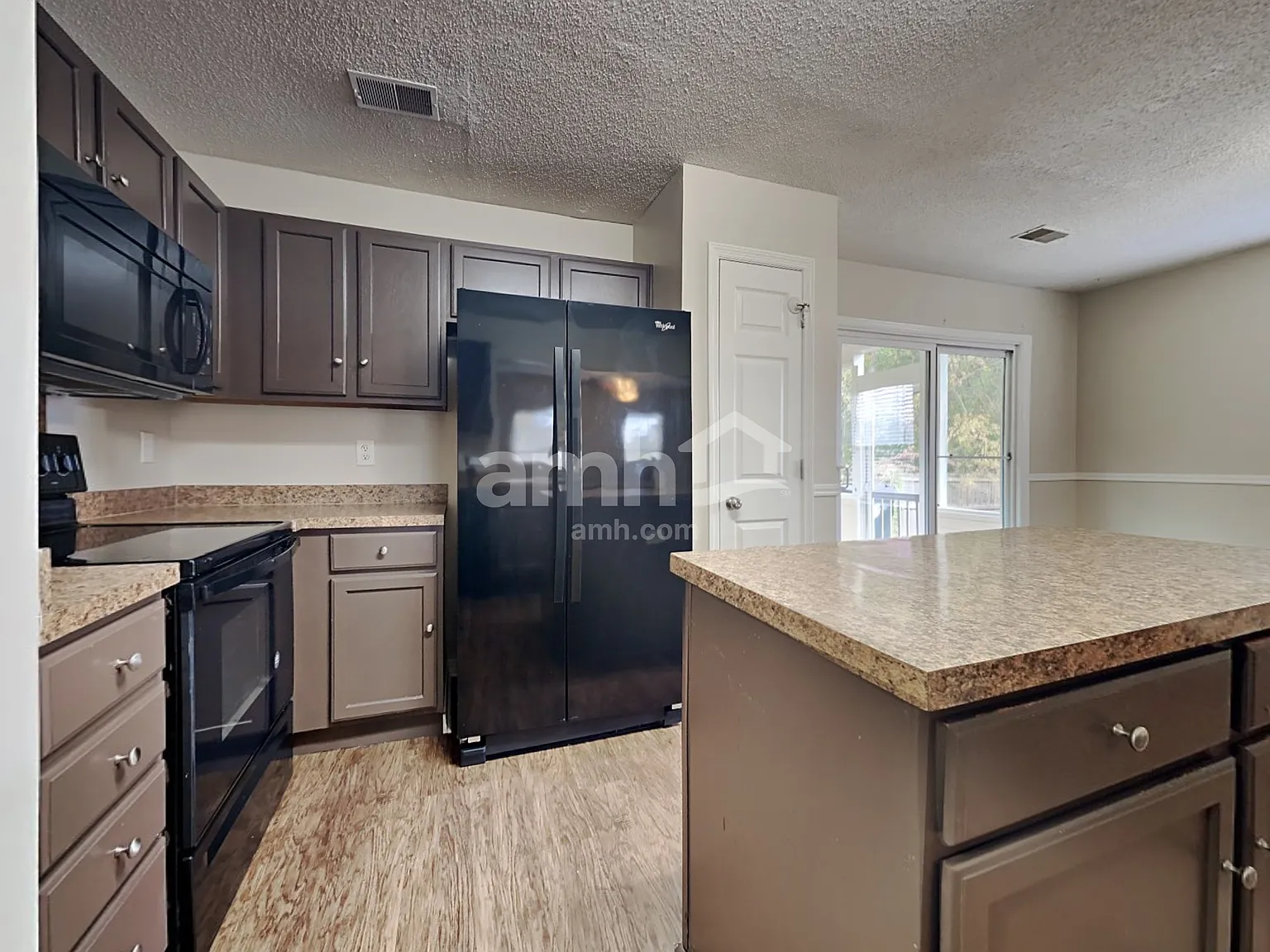 3 bed, 2.5 bath, 1640 sqft, $2,310 — Photo 4