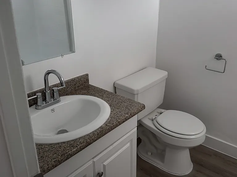 18337 Kittridge St #10 — Photo 5