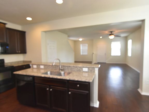 3rd image of 9013 Aspen Hollow Pl