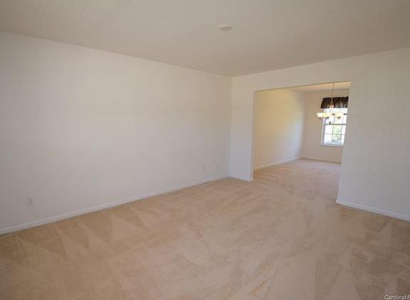 4th image of 121 Wood Hollow Ct