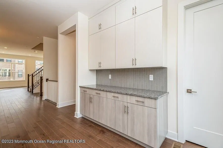 4 bed, 3.5 bath, 2812 sqft, $6,100 — Photo 3