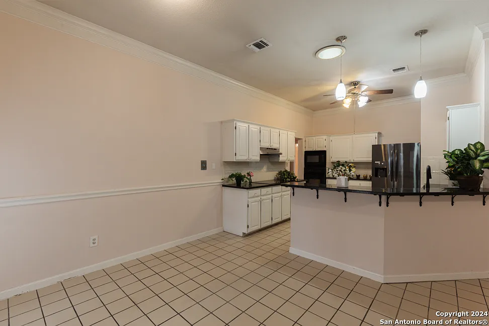 4 bed, 2469 sqft, $2,300 — Photo 2