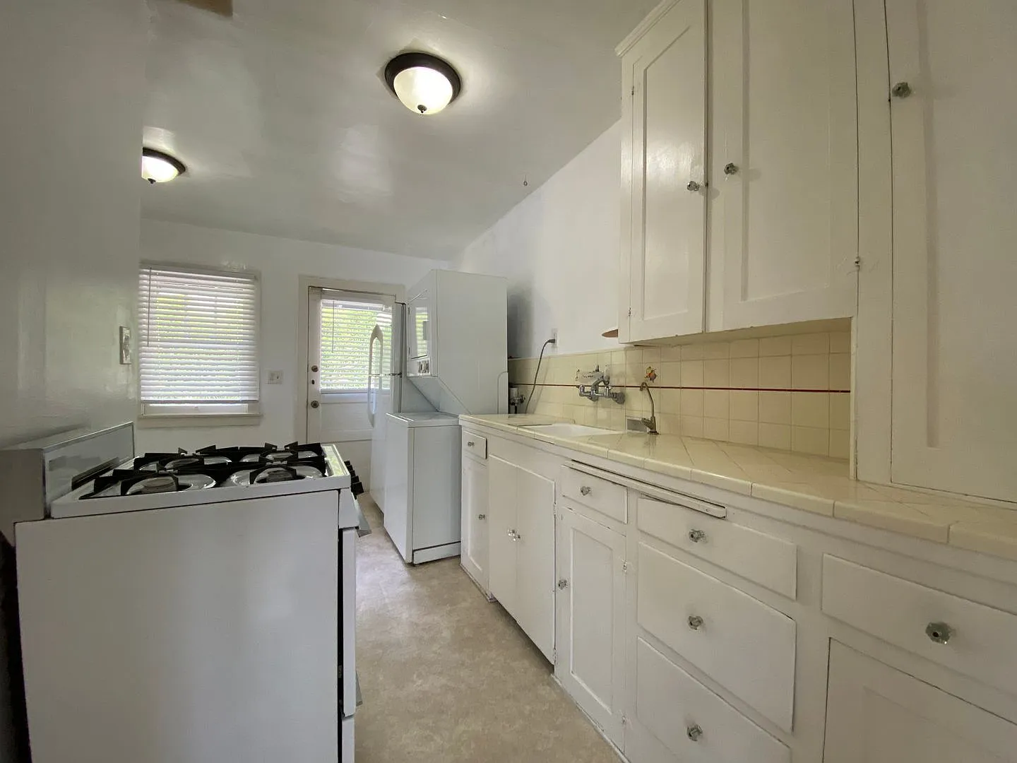Gillette Crescent — Photo 4