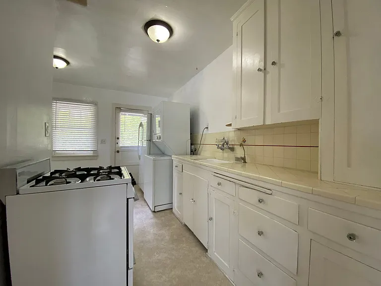 Gillette Crescent — Photo 4
