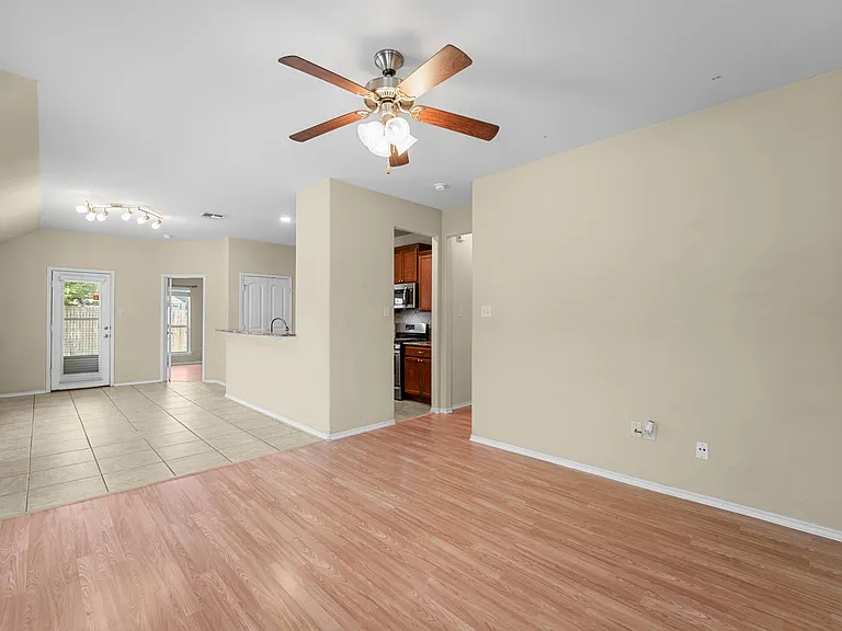 9928 Pronghorn Rd — Photo 3