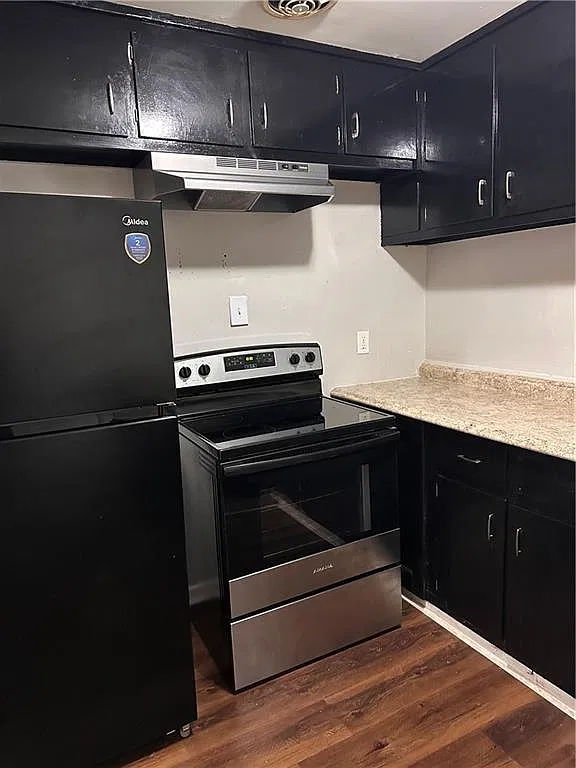 3 bed, 1.0 bath, 1144 sqft, $1,295 — Photo 4