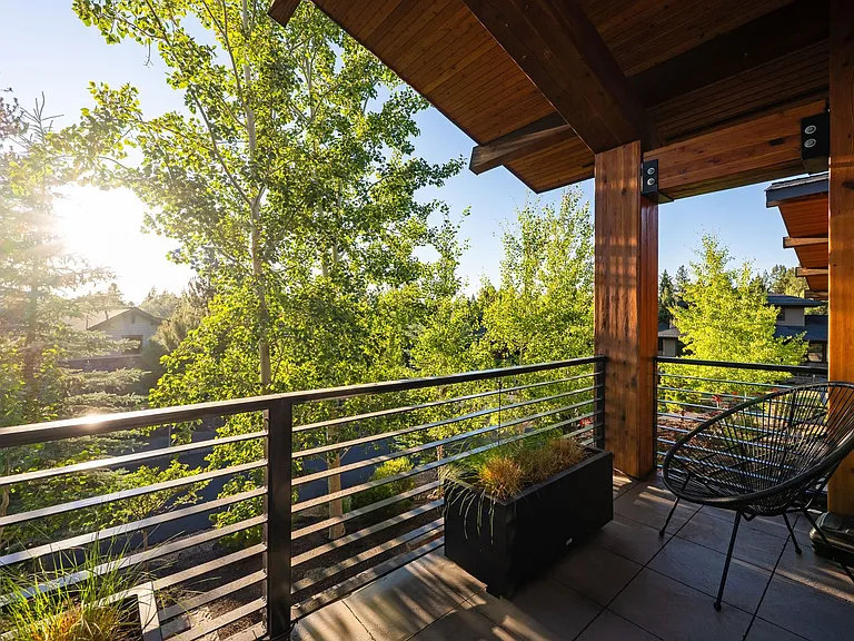 19077 Mount McLoughlin Ln — Photo 4