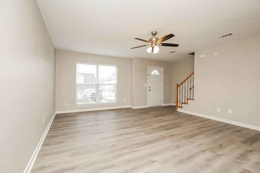 3 bed, 2.5 bath, 1316 sqft, $1,940 — Photo 4