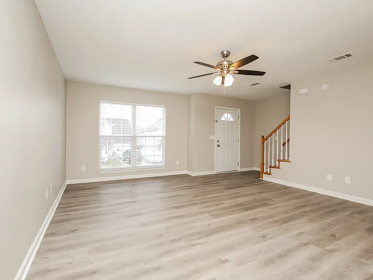 1103 Phelissa Dr — Photo 4