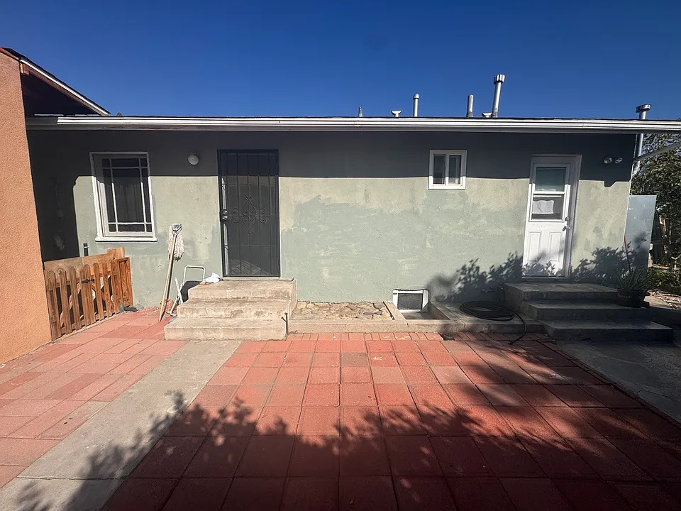 9423 Tamarind Ave