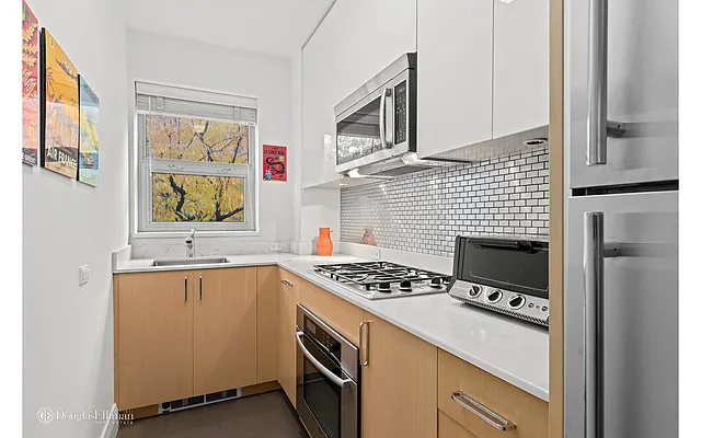 Rented by Douglas Elliman | media 16