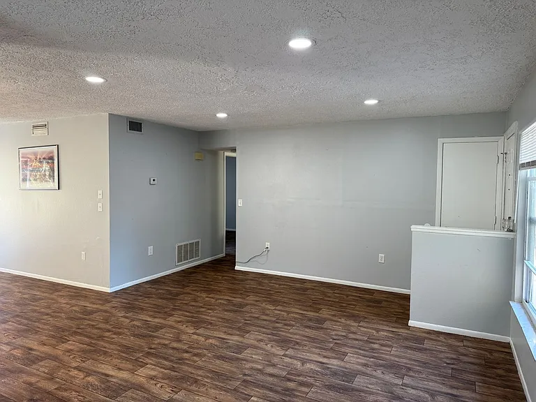 144 Christie Ave — Photo 6