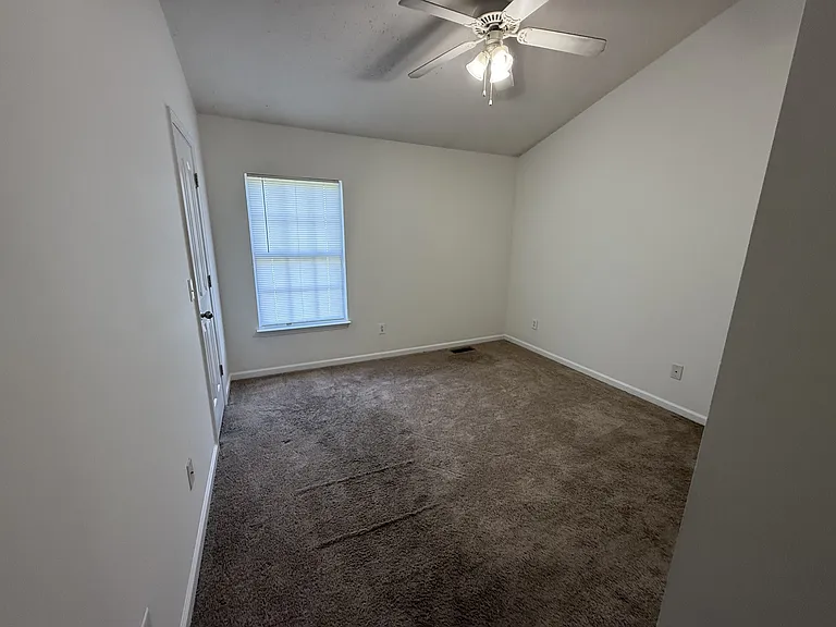 2961 S Rutherford Blvd #D8 — Photo 4