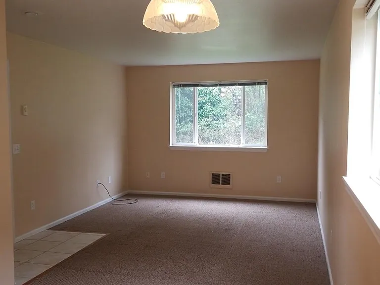 257 S Juniper St — Photo 3