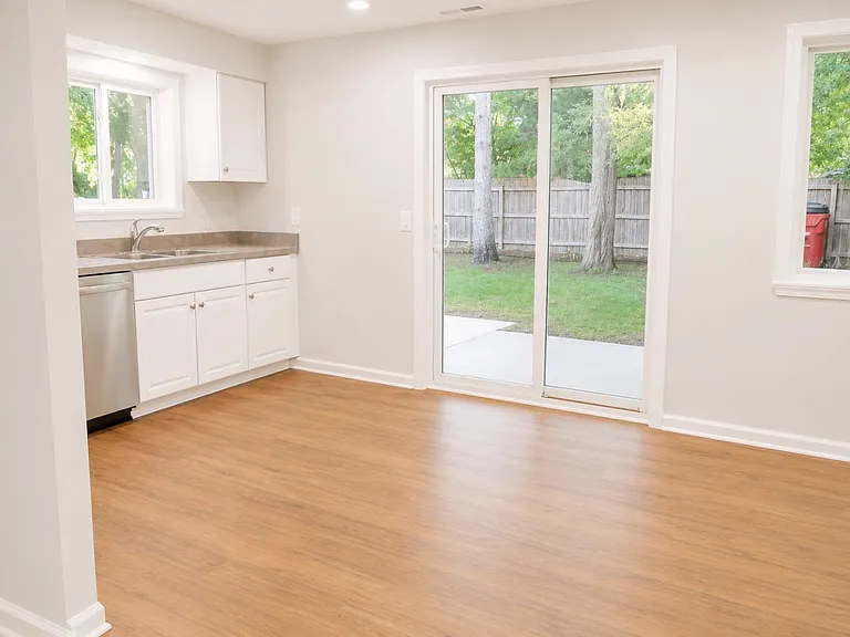 211 Hacker St — Photo 13