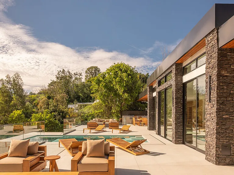 12752 Mulholland Dr — Photo 22