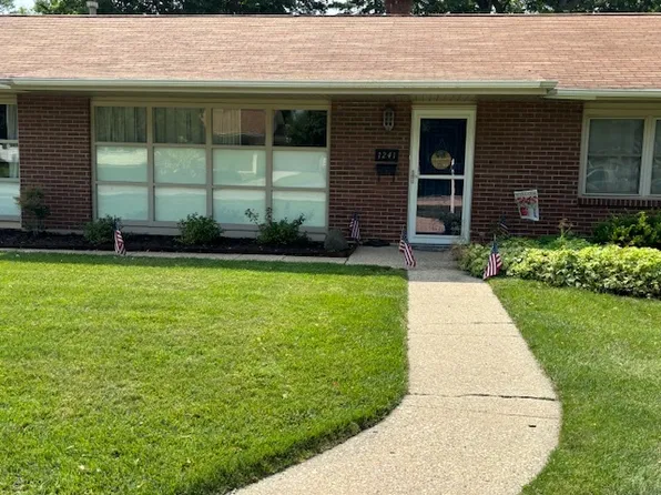1241 Tilton Park Dr, Rochelle, IL 61068