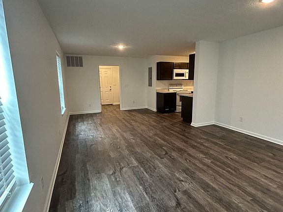 4th image of 3420 S Sadlier Dr