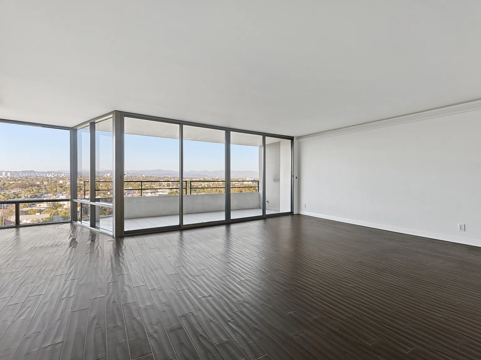 2 bed, 2.0 bath, 1422 sqft, $5,250 — Photo 3