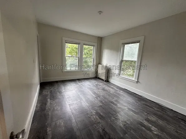 189 S Main St APT 4, Rochester, NH 03867
