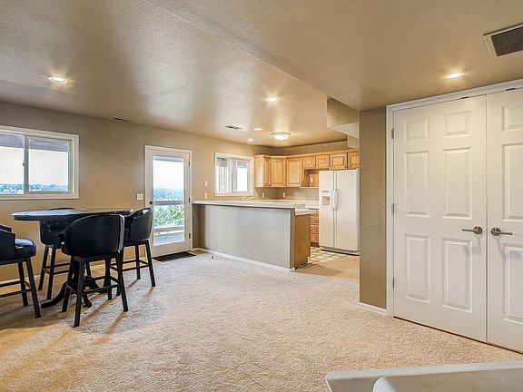 4th image of 20605 NE 16th St Unit B