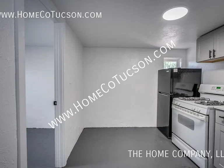 940 E Florita St — Photo 27
