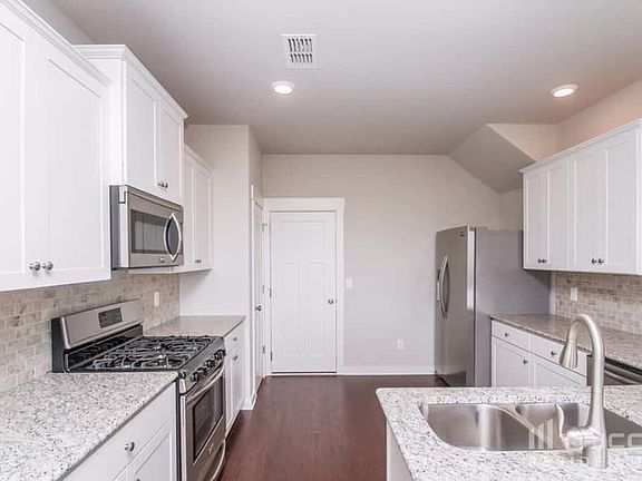 4th image of 4811 Kingdom Dr