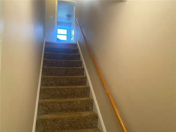 4th image of 1025 Logan Rd