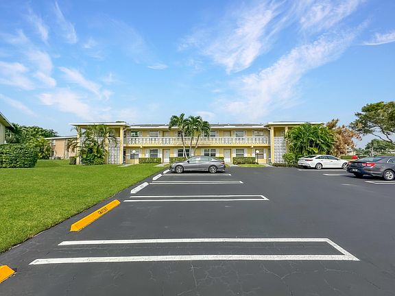 2nd image of 1100 Boxwood Drive #201